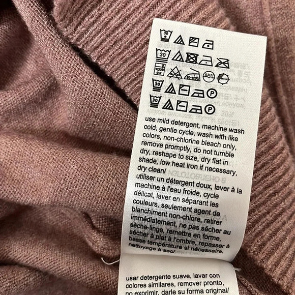 Turtleneck Sweater Lightweight Blush,  Size M - Picture 6 of 7